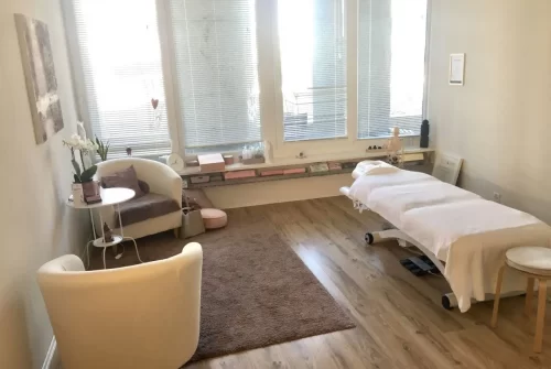Liebscher & Bracht-Therapie Conny Stucki in Bern - Behandlungsraum